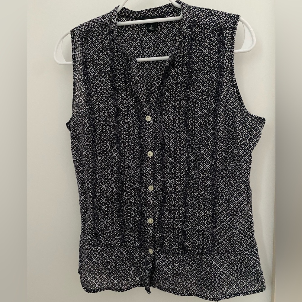 Banana Republic Sleeveless Top / Blouse Sz. S